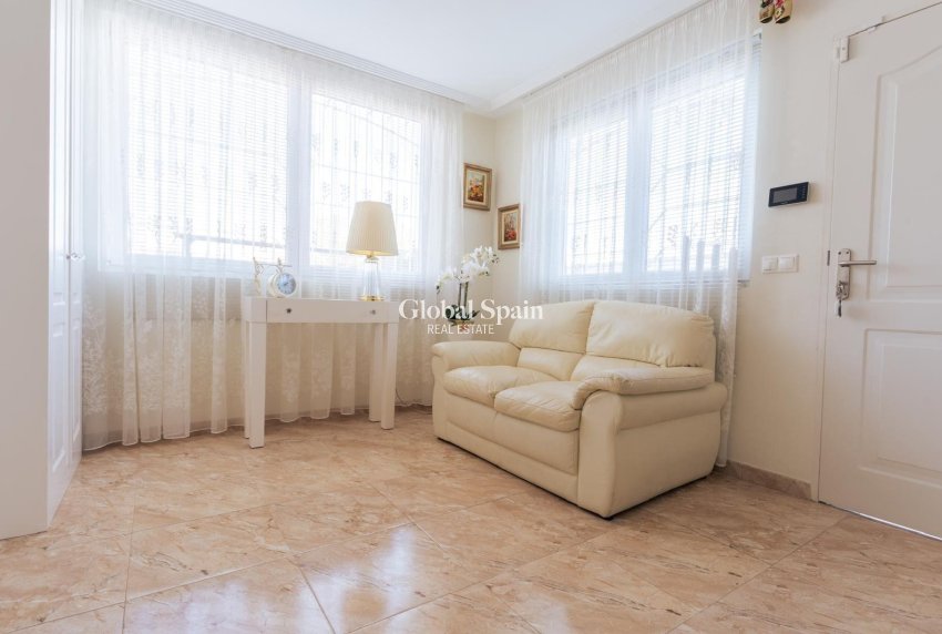 Wederverkoop - VILLA -
TORREVIEJA - LOS BALCONES - LOS ALTOS