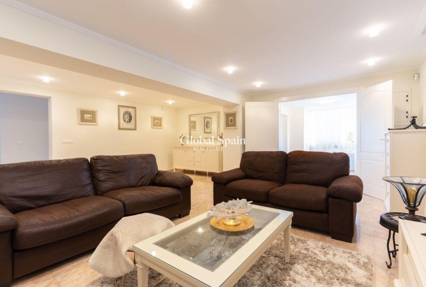 Wederverkoop - VILLA -
TORREVIEJA - LOS BALCONES - LOS ALTOS