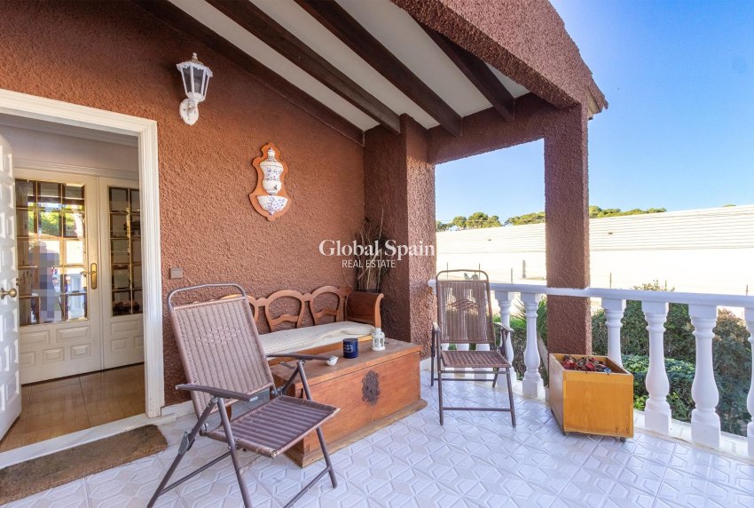 Wederverkoop - VILLA -
TORREVIEJA - LOS BALCONES - LOS ALTOS