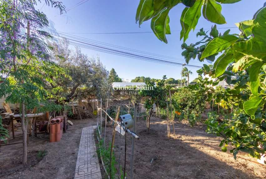 Wederverkoop - VILLA -
TORREVIEJA - LOS BALCONES - LOS ALTOS