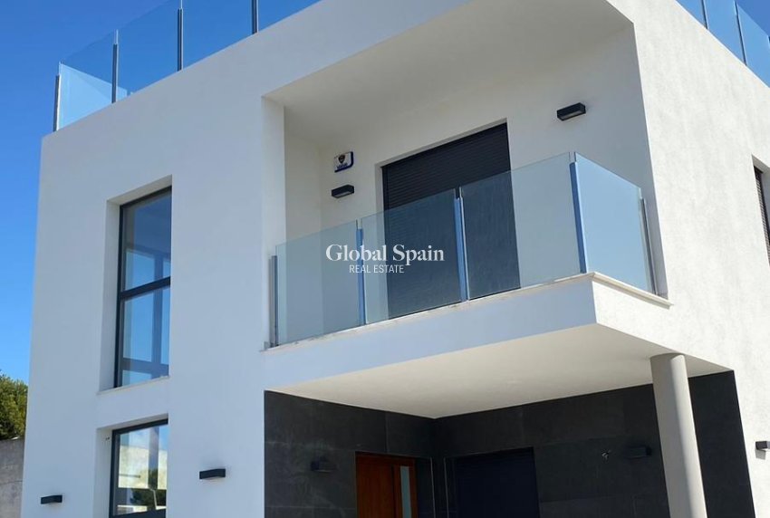 Wederverkoop - VILLA -
TORREVIEJA - LOS BALCONES - LOS ALTOS