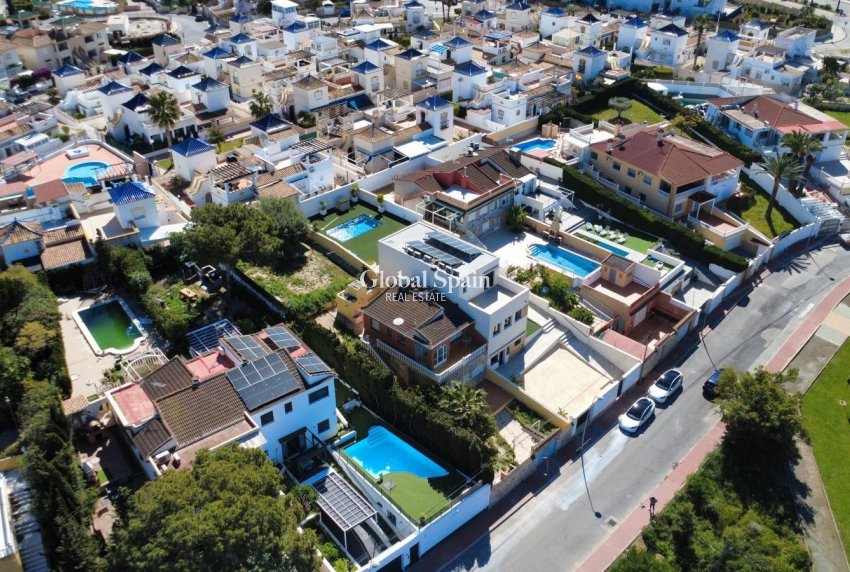 Wederverkoop - VILLA -
TORREVIEJA - LOS BALCONES - LOS ALTOS