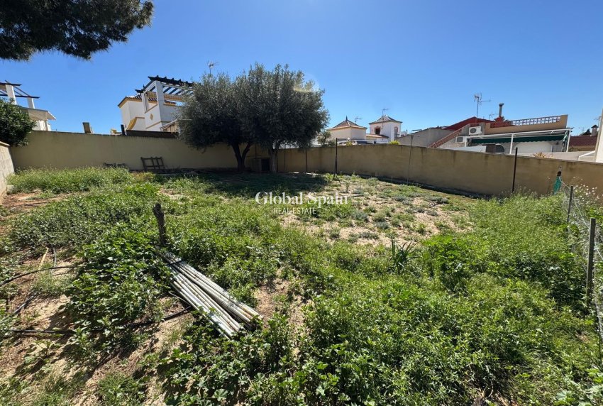 Wederverkoop - VILLA -
TORREVIEJA - LOS BALCONES - LOS ALTOS