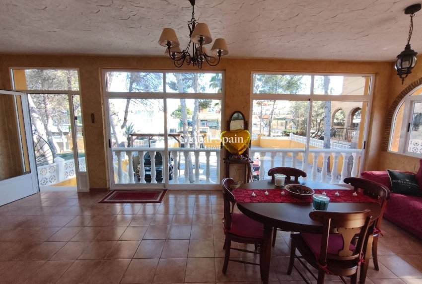 Wederverkoop - VILLA -
TORREVIEJA - LOS BALCONES - LOS ALTOS