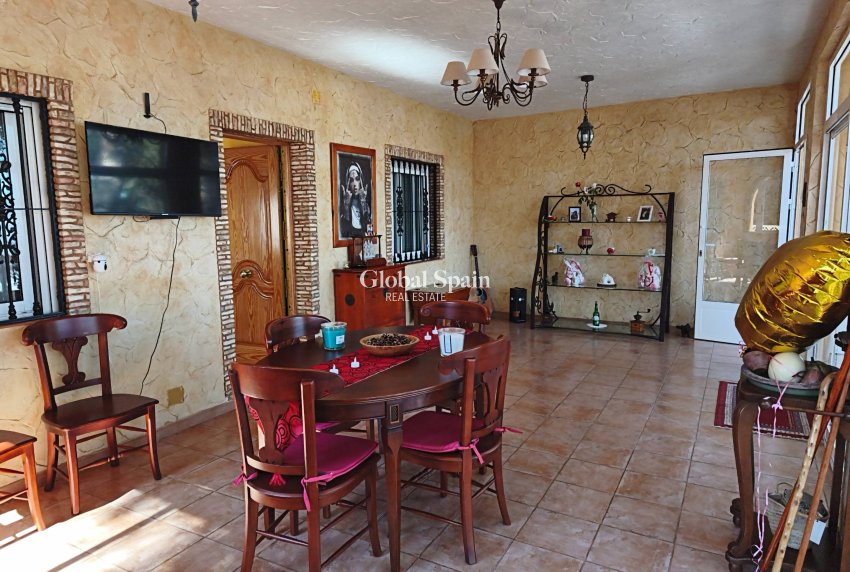 Wederverkoop - VILLA -
TORREVIEJA - LOS BALCONES - LOS ALTOS