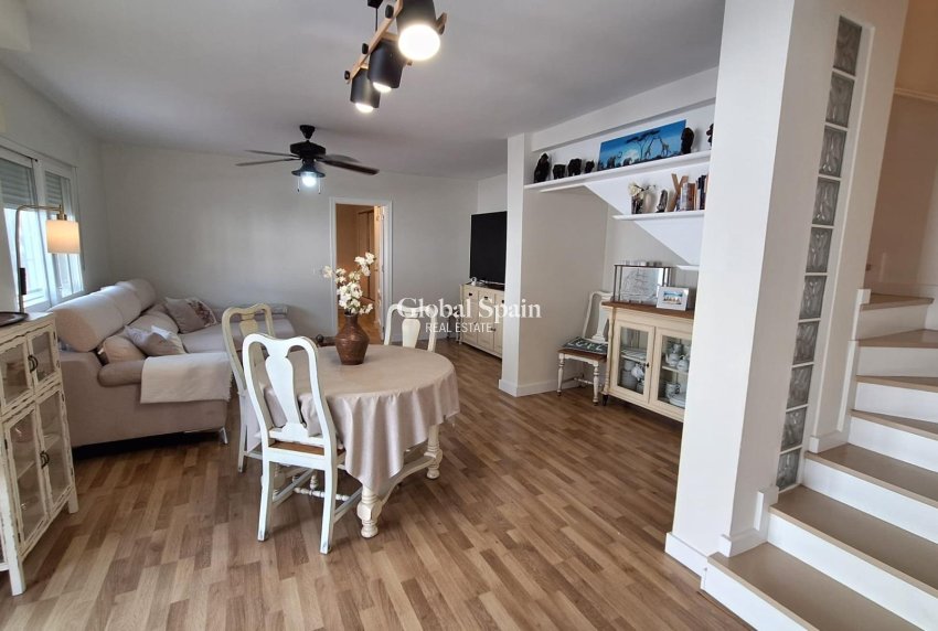 Wederverkoop - VILLA -
TORREVIEJA - LOS BALCONES - LOS ALTOS