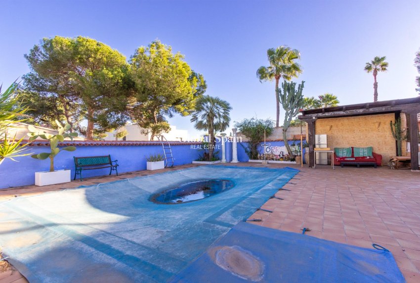 Wederverkoop - VILLA -
TORREVIEJA - LOS BALCONES - LOS ALTOS