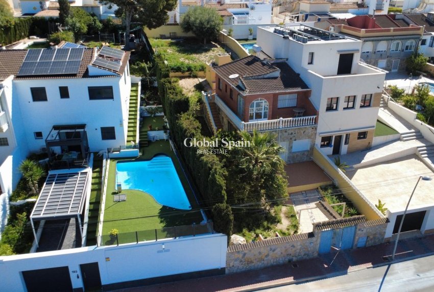 Wederverkoop - VILLA -
TORREVIEJA - LOS BALCONES - LOS ALTOS