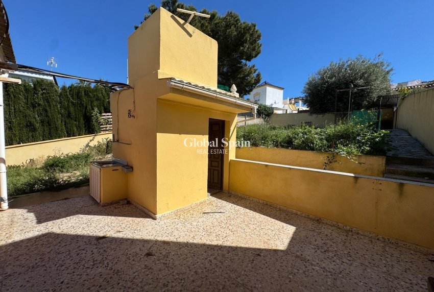 Wederverkoop - VILLA -
TORREVIEJA - LOS BALCONES - LOS ALTOS