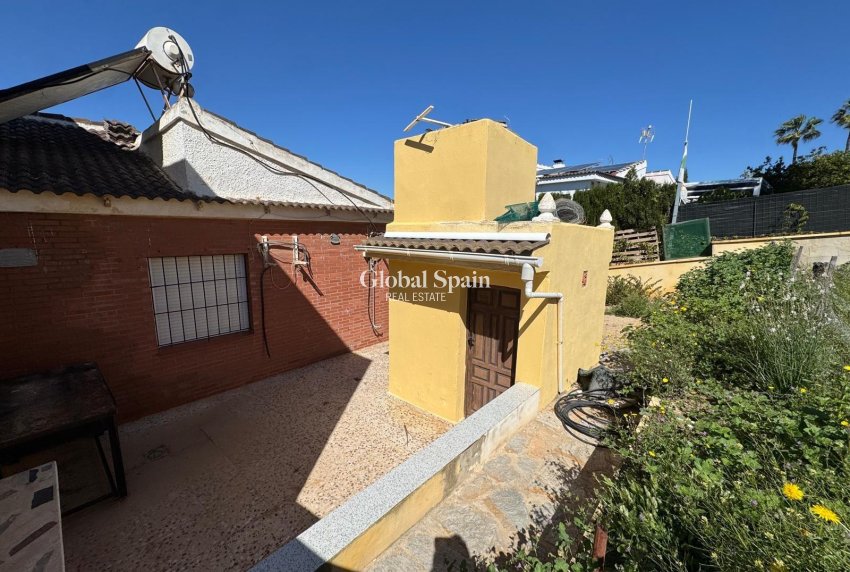 Wederverkoop - VILLA -
TORREVIEJA - LOS BALCONES - LOS ALTOS
