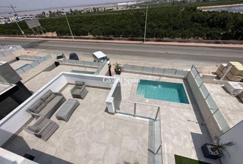 Wederverkoop - VILLA -
TORREVIEJA - LOS BALCONES - LOS ALTOS