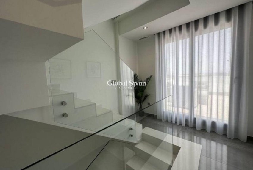 Wederverkoop - VILLA -
TORREVIEJA - LOS BALCONES - LOS ALTOS