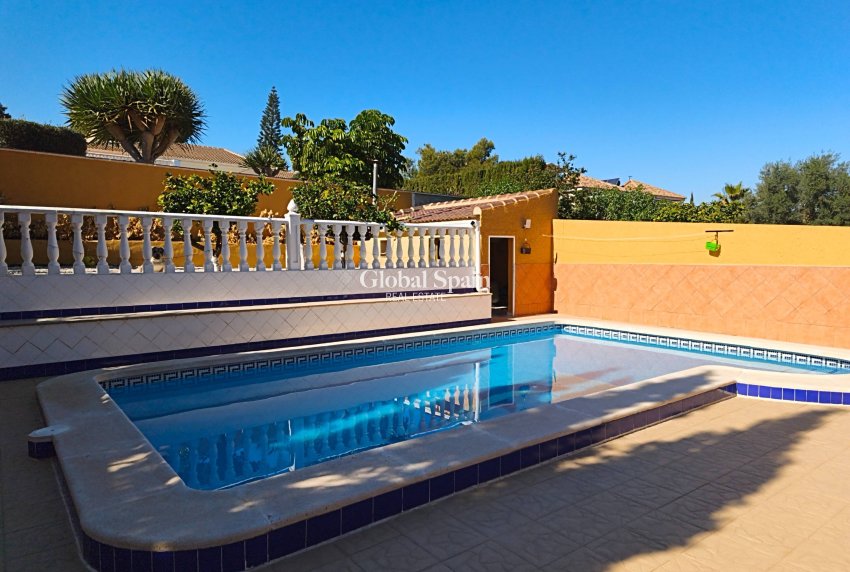 Wederverkoop - VILLA -
TORREVIEJA - LOS BALCONES - LOS ALTOS