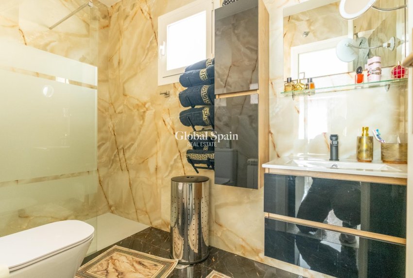 Wederverkoop - VILLA -
TORREVIEJA - LOS BALCONES - LOS ALTOS