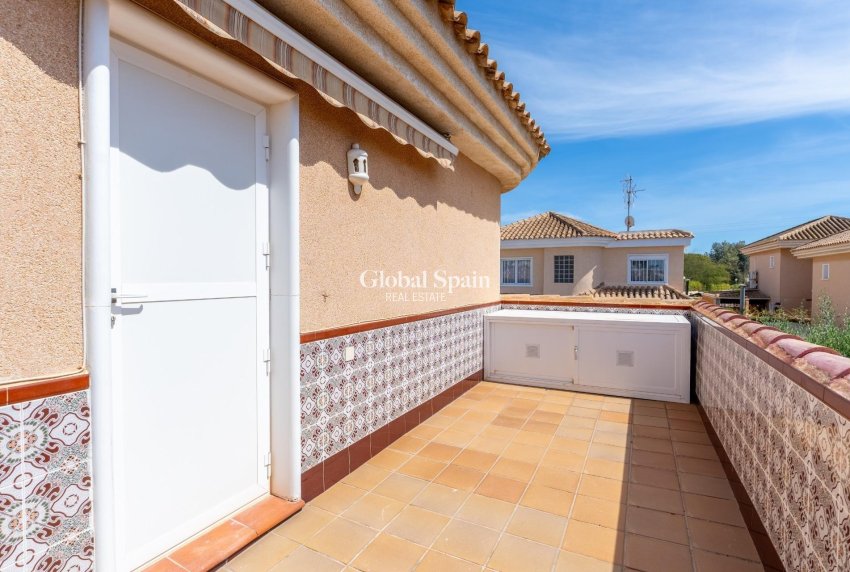 Wederverkoop - VILLA -
TORREVIEJA - LOS BALCONES - LOS ALTOS