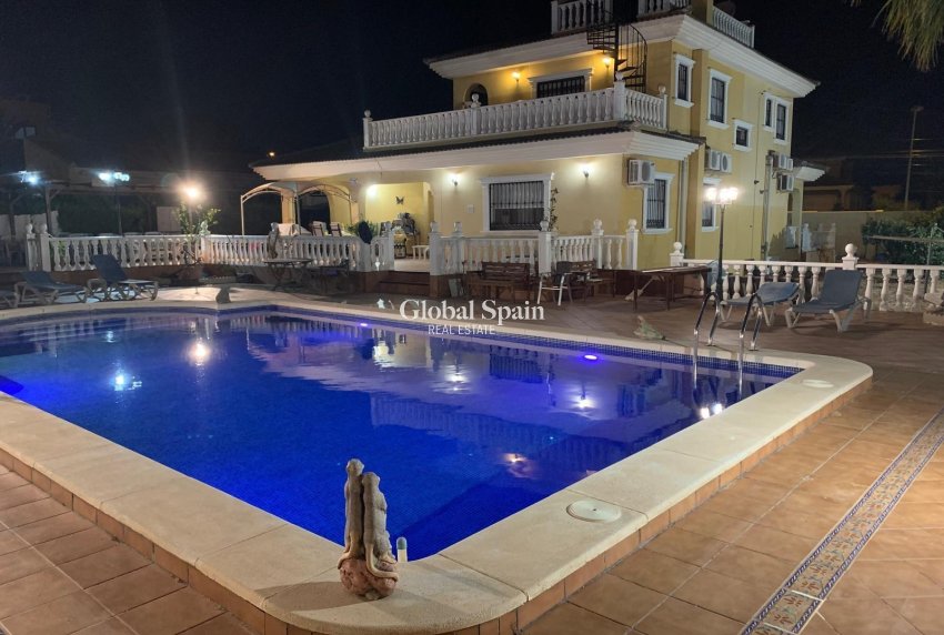 Wederverkoop - VILLA -
TORREVIEJA - LOS BALCONES - LOS ALTOS