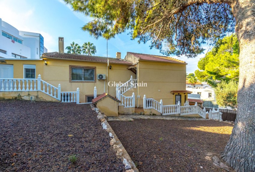 Wederverkoop - VILLA -
TORREVIEJA - LOS BALCONES - LOS ALTOS