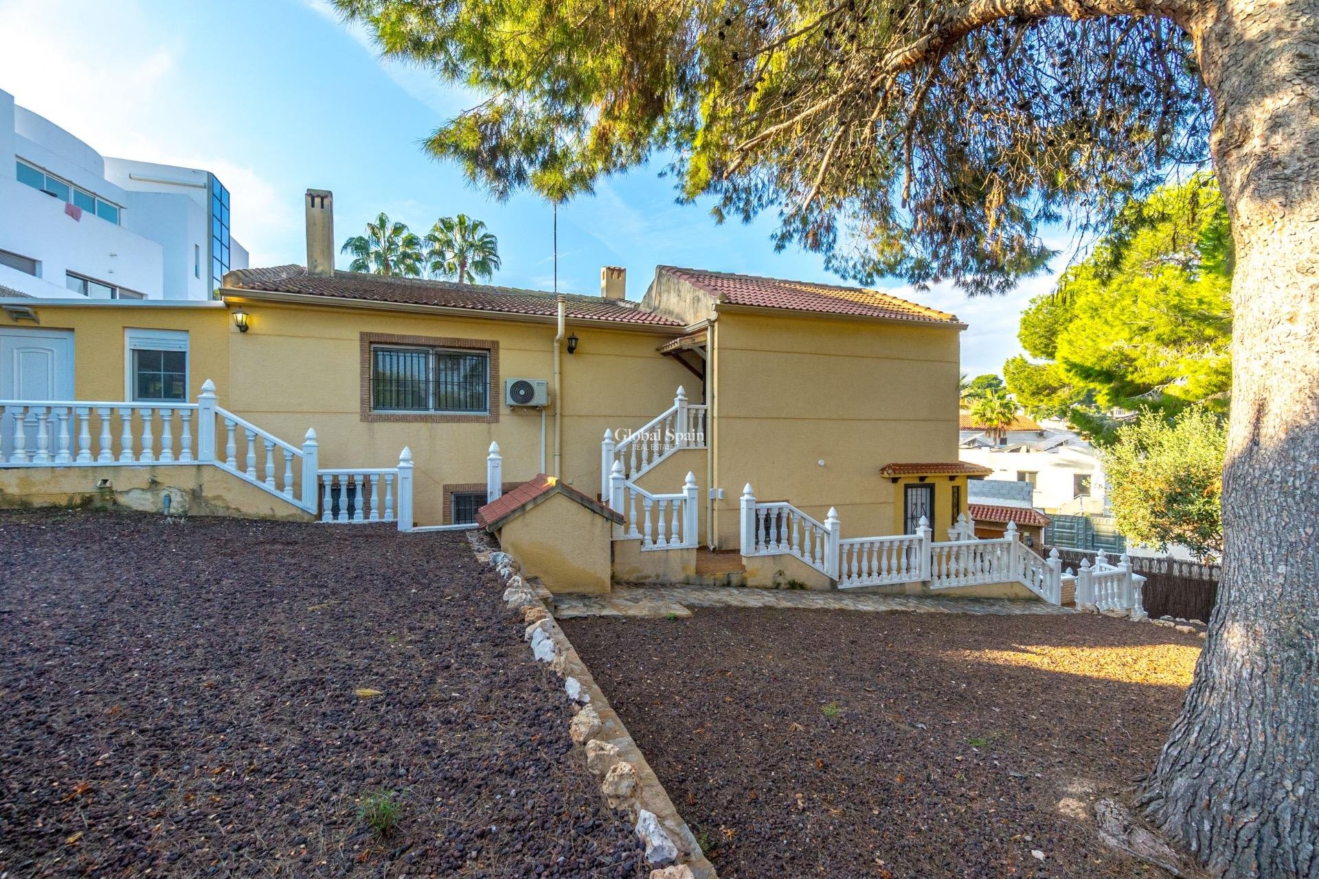 Wederverkoop - VILLA -
TORREVIEJA - LOS BALCONES - LOS ALTOS