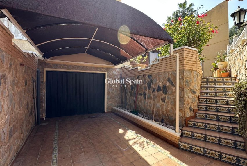 Wederverkoop - VILLA -
TORREVIEJA - LOS BALCONES - LOS ALTOS