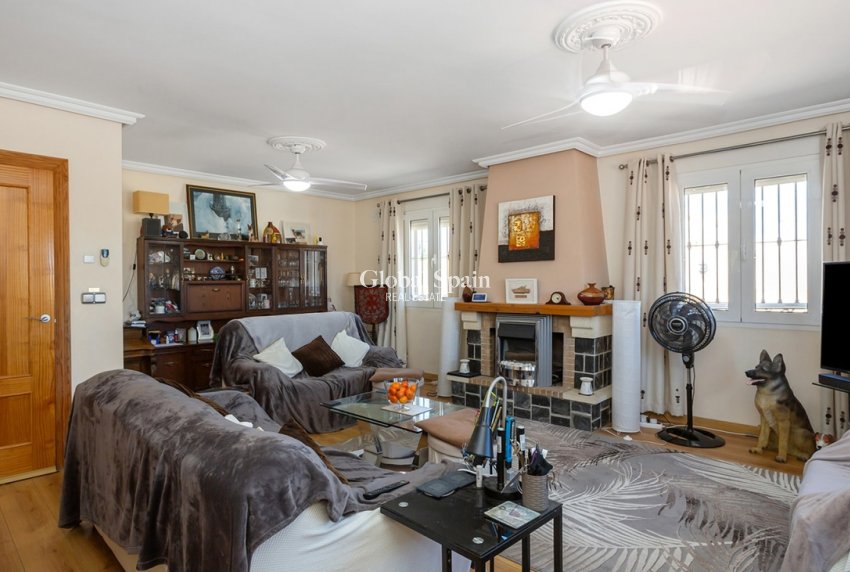 Wederverkoop - VILLA -
TORREVIEJA - LOS BALCONES - LOS ALTOS