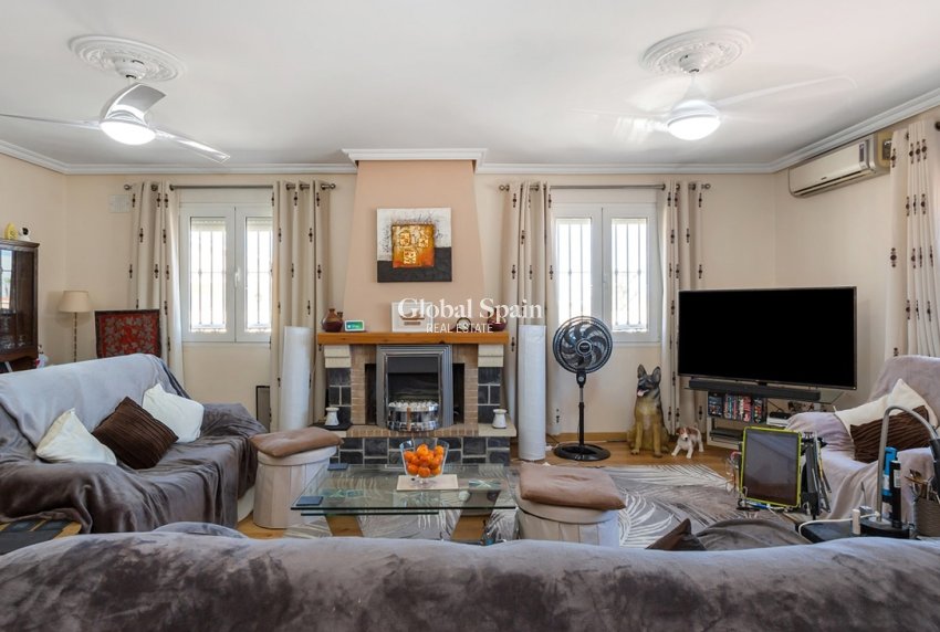 Wederverkoop - VILLA -
TORREVIEJA - LOS BALCONES - LOS ALTOS