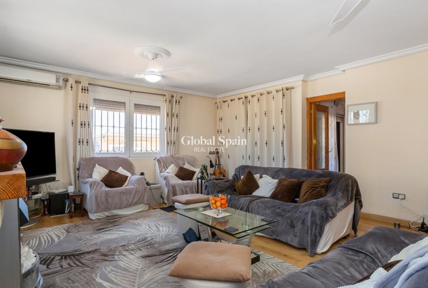 Wederverkoop - VILLA -
TORREVIEJA - LOS BALCONES - LOS ALTOS