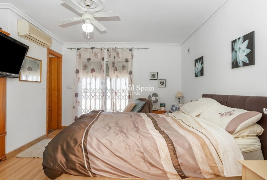 Wederverkoop - VILLA -
TORREVIEJA - LOS BALCONES - LOS ALTOS