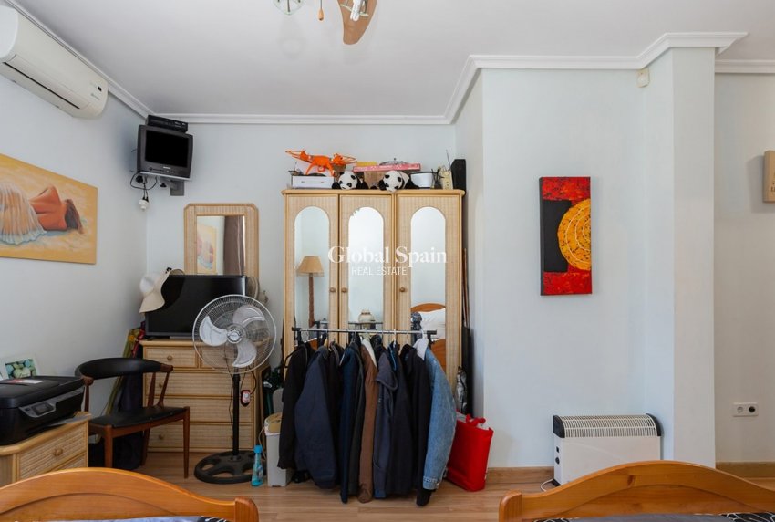 Wederverkoop - VILLA -
TORREVIEJA - LOS BALCONES - LOS ALTOS