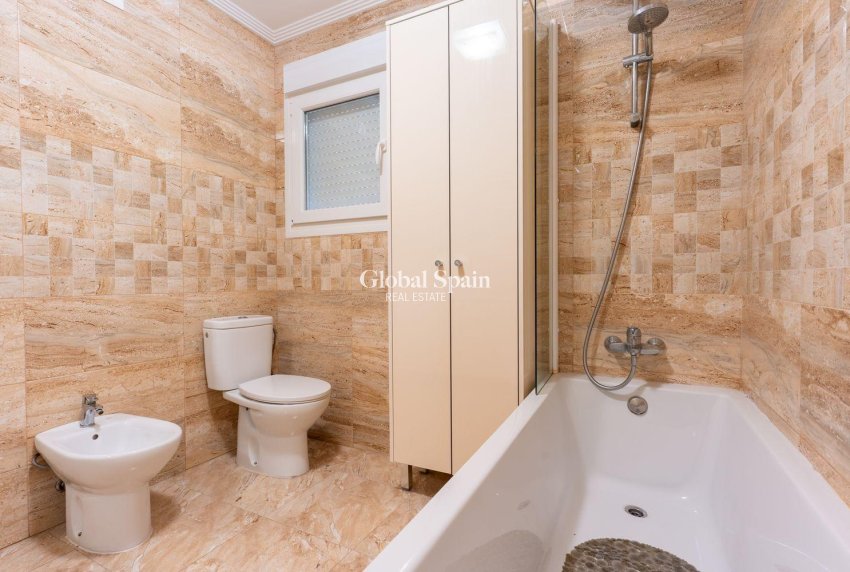 Wederverkoop - VILLA -
TORREVIEJA - LOS BALCONES - LOS ALTOS