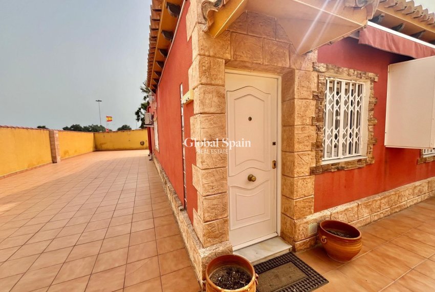 Wederverkoop - VILLA -
TORREVIEJA - LOS BALCONES - LOS ALTOS