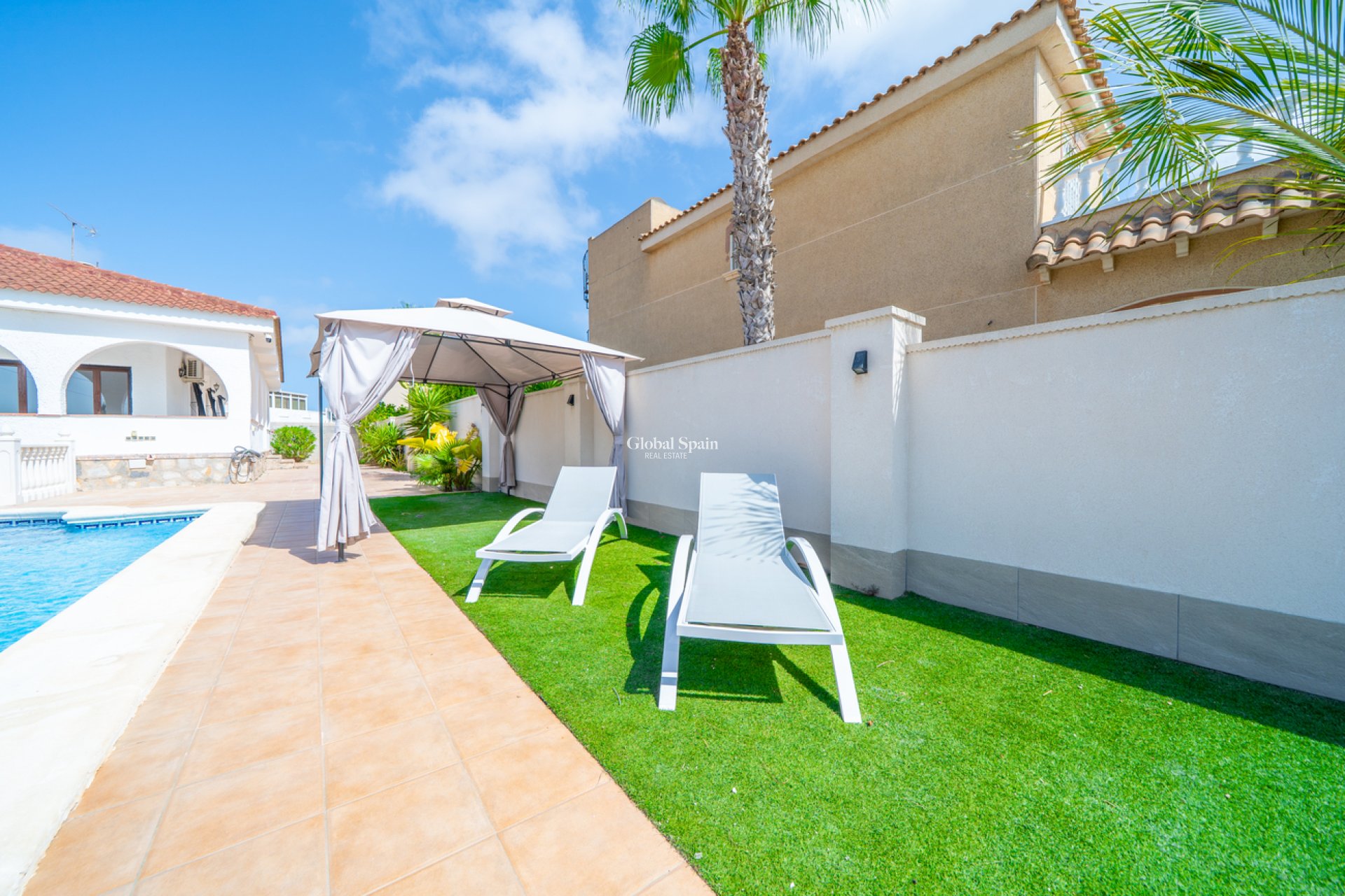 Wederverkoop - VILLA -
TORREVIEJA - LOS BALCONES - LOS ALTOS