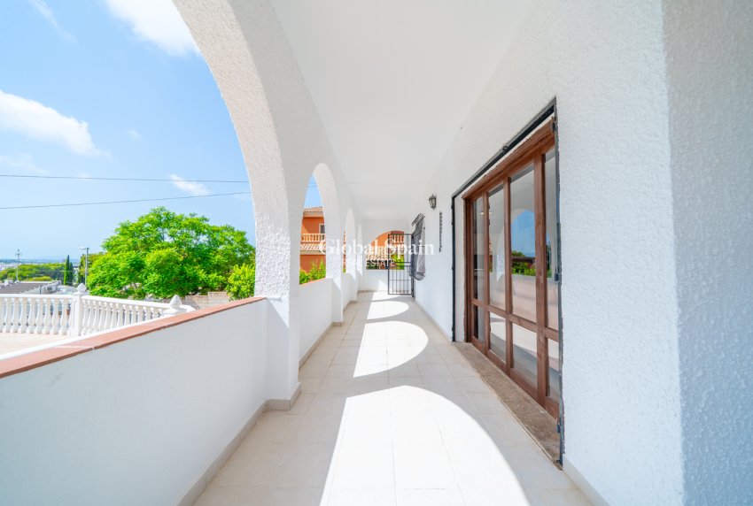 Wederverkoop - VILLA -
TORREVIEJA - LOS BALCONES - LOS ALTOS