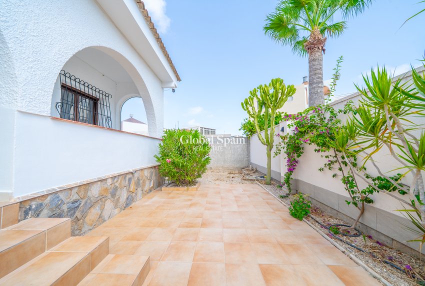 Wederverkoop - VILLA -
TORREVIEJA - LOS BALCONES - LOS ALTOS