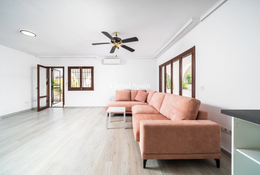 Wederverkoop - VILLA -
TORREVIEJA - LOS BALCONES - LOS ALTOS