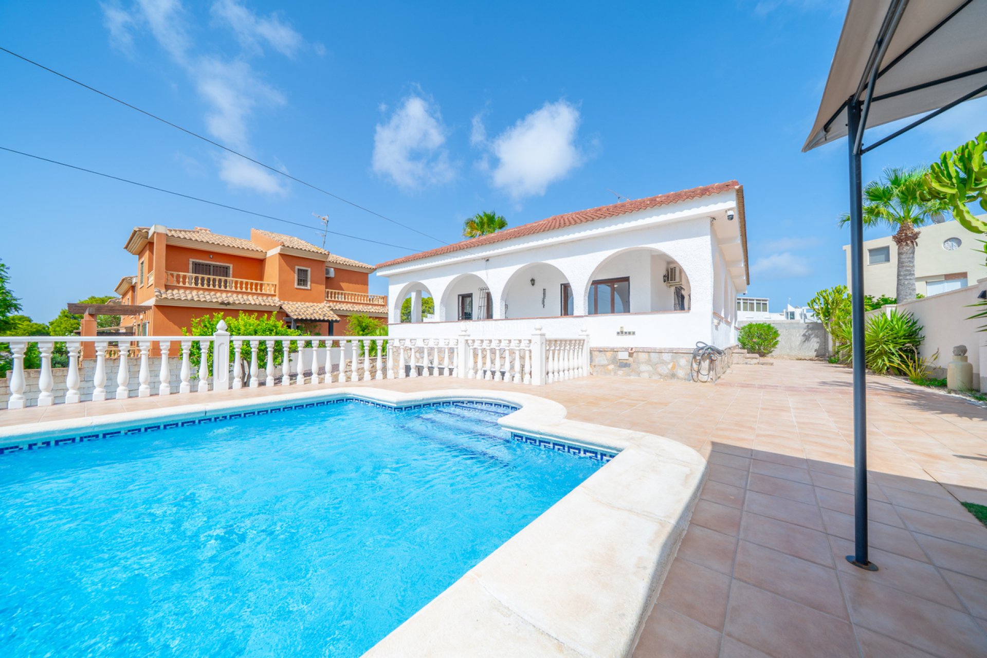 Wederverkoop - VILLA -
TORREVIEJA - LOS BALCONES - LOS ALTOS