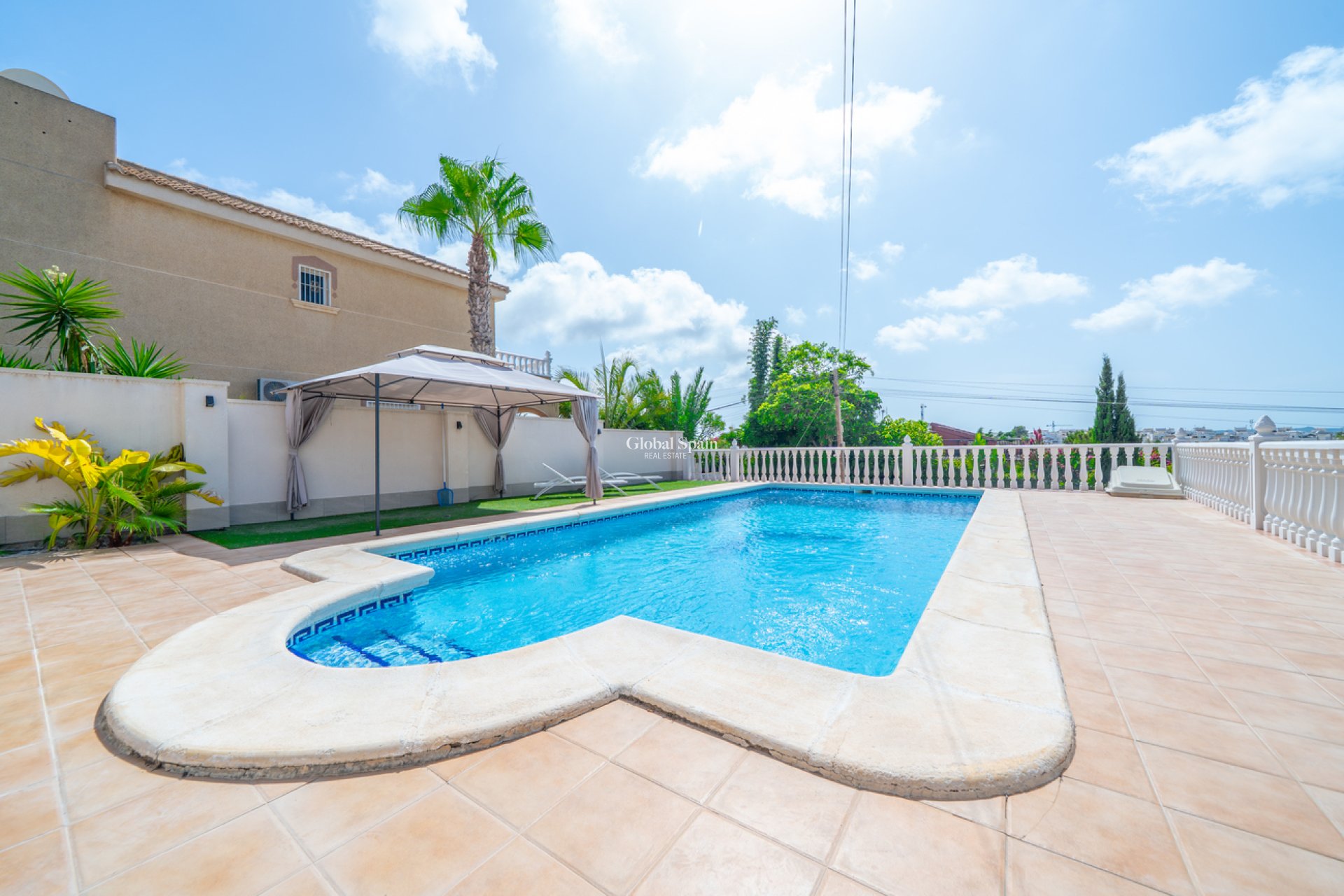 Wederverkoop - VILLA -
TORREVIEJA - LOS BALCONES - LOS ALTOS