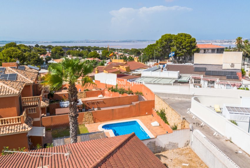 Wederverkoop - VILLA -
TORREVIEJA - LOS BALCONES - LOS ALTOS