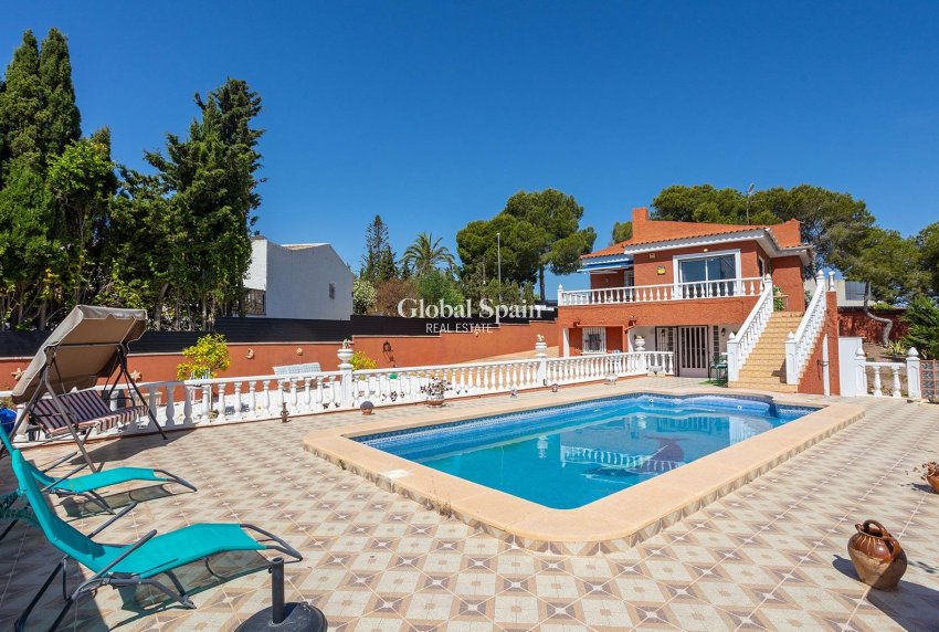 Wederverkoop - VILLA -
TORREVIEJA - LOS BALCONES - LOS ALTOS