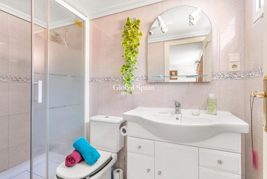 Wederverkoop - VILLA -
TORREVIEJA - LOS BALCONES - LOS ALTOS
