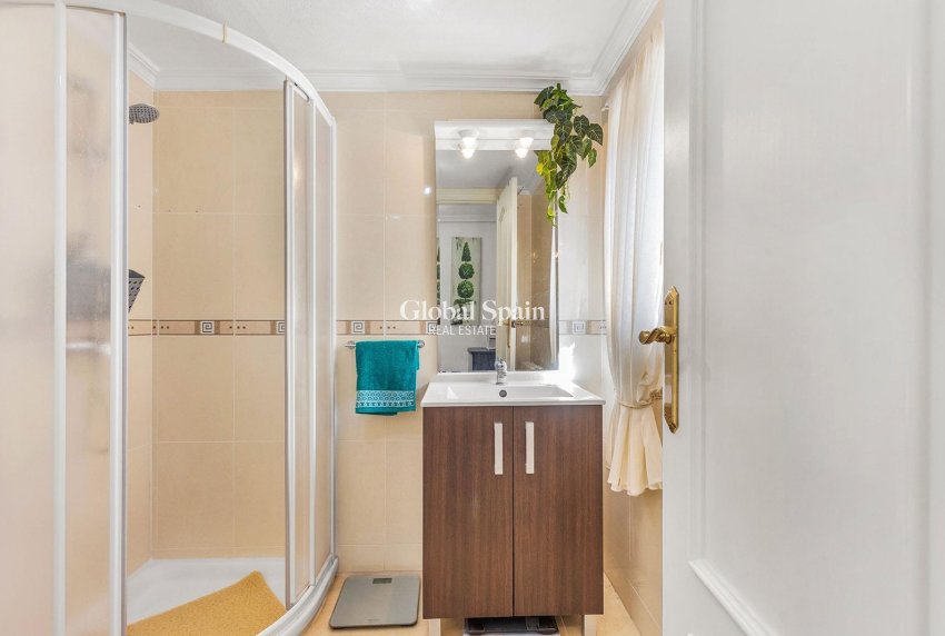 Wederverkoop - VILLA -
TORREVIEJA - LOS BALCONES - LOS ALTOS