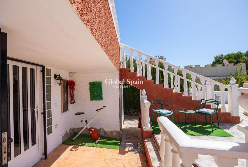 Wederverkoop - VILLA -
TORREVIEJA - LOS BALCONES - LOS ALTOS