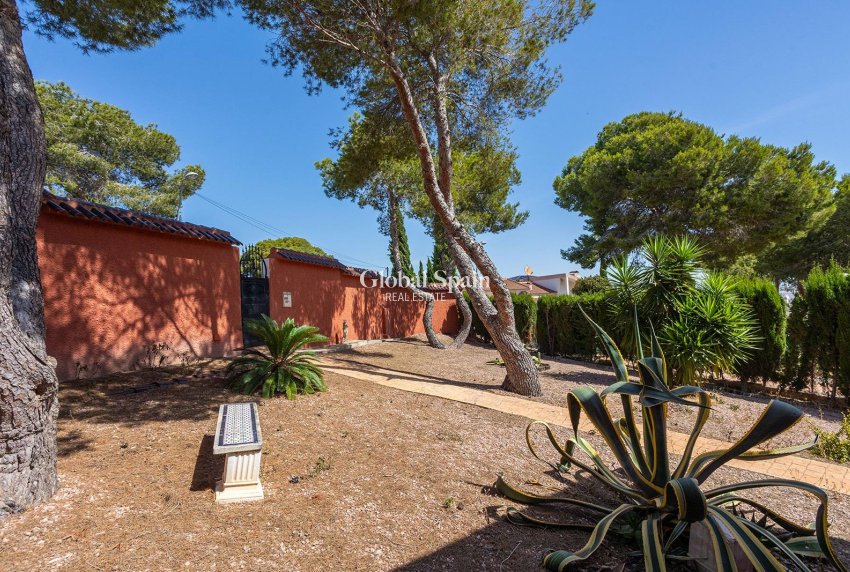 Wederverkoop - VILLA -
TORREVIEJA - LOS BALCONES - LOS ALTOS