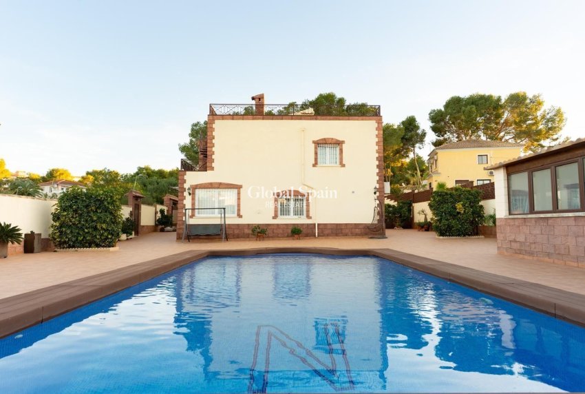 Wederverkoop - VILLA -
TORREVIEJA - LOS BALCONES - LOS ALTOS