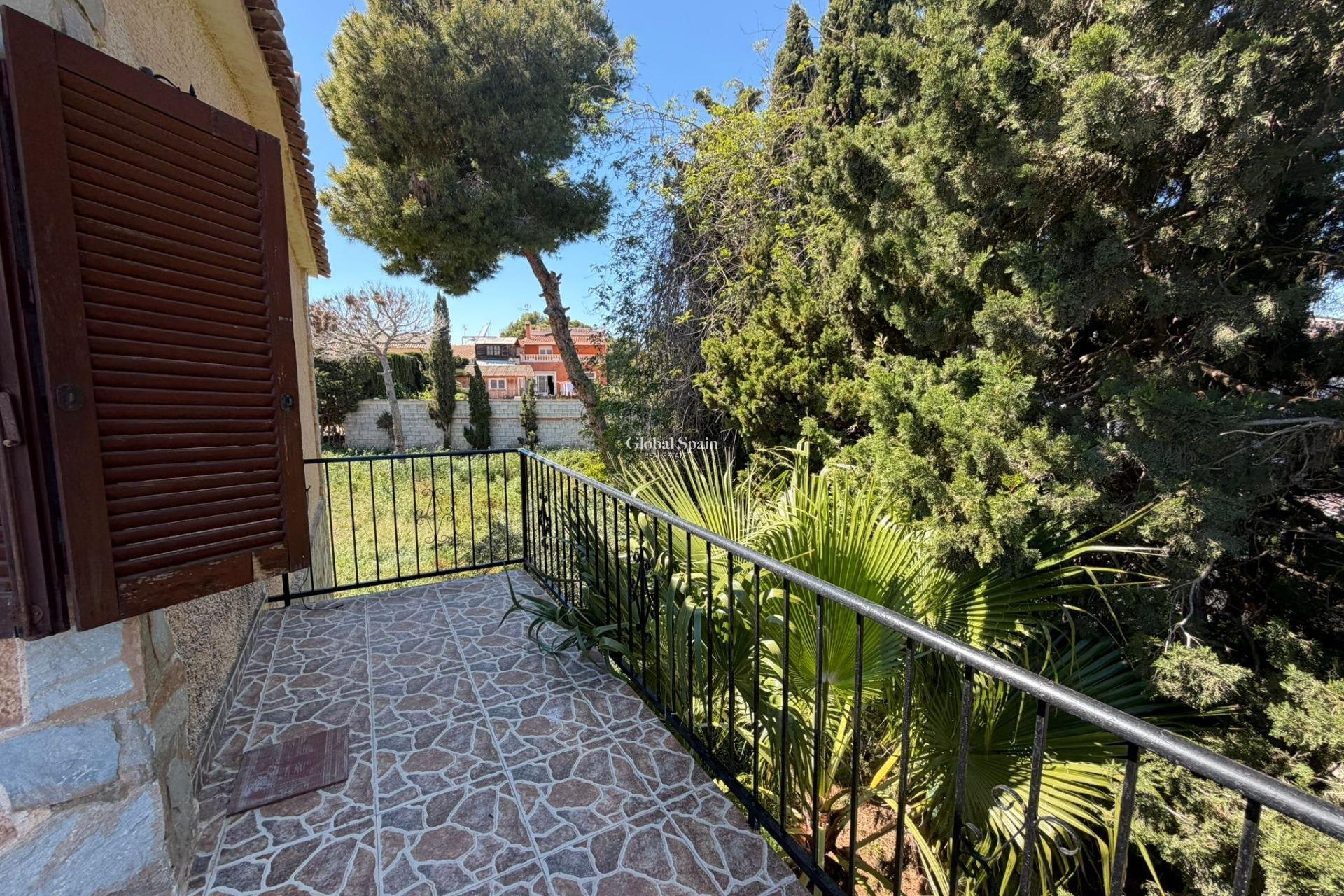 Wederverkoop - VILLA -
TORREVIEJA - LOS BALCONES - LOS ALTOS