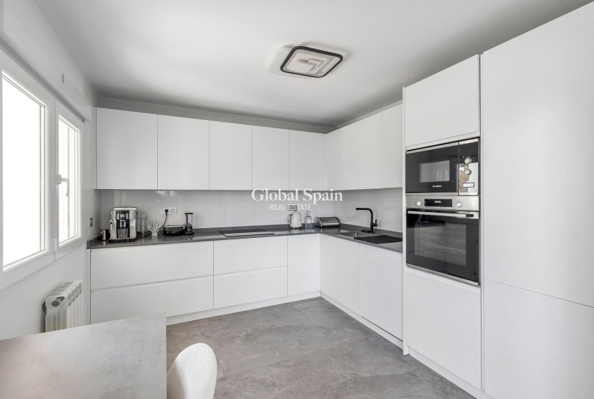 Wederverkoop - VILLA -
TORREVIEJA - LOS BALCONES - LOS ALTOS
