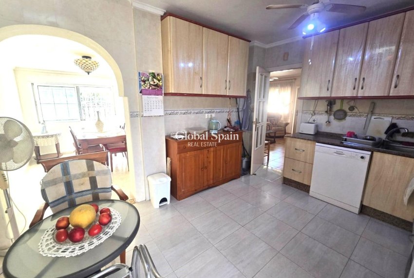Wederverkoop - VILLA -
TORREVIEJA - LOS BALCONES - LOS ALTOS