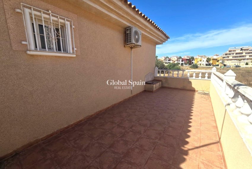 Wederverkoop - VILLA -
TORREVIEJA - LOS BALCONES - LOS ALTOS