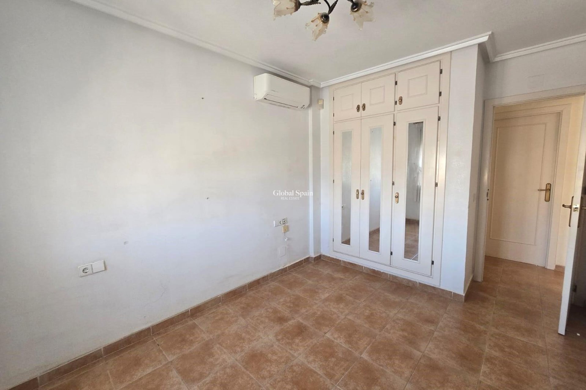 Wederverkoop - VILLA -
TORREVIEJA - LOS BALCONES - LOS ALTOS
