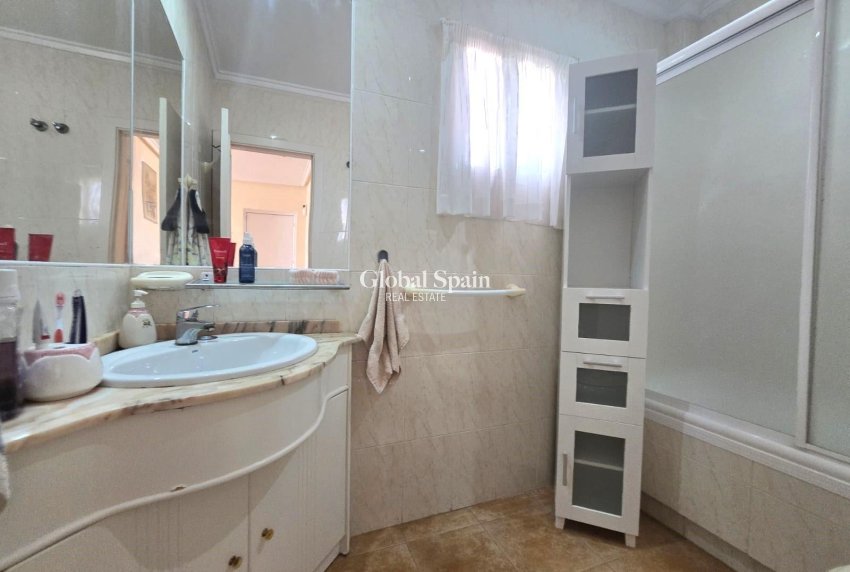 Wederverkoop - VILLA -
TORREVIEJA - LOS BALCONES - LOS ALTOS