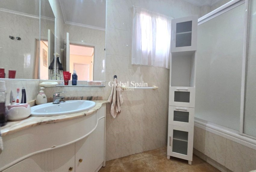Wederverkoop - VILLA -
TORREVIEJA - LOS BALCONES - LOS ALTOS